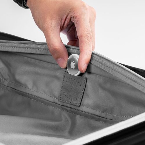 AirTagが入れられる専用ポケット