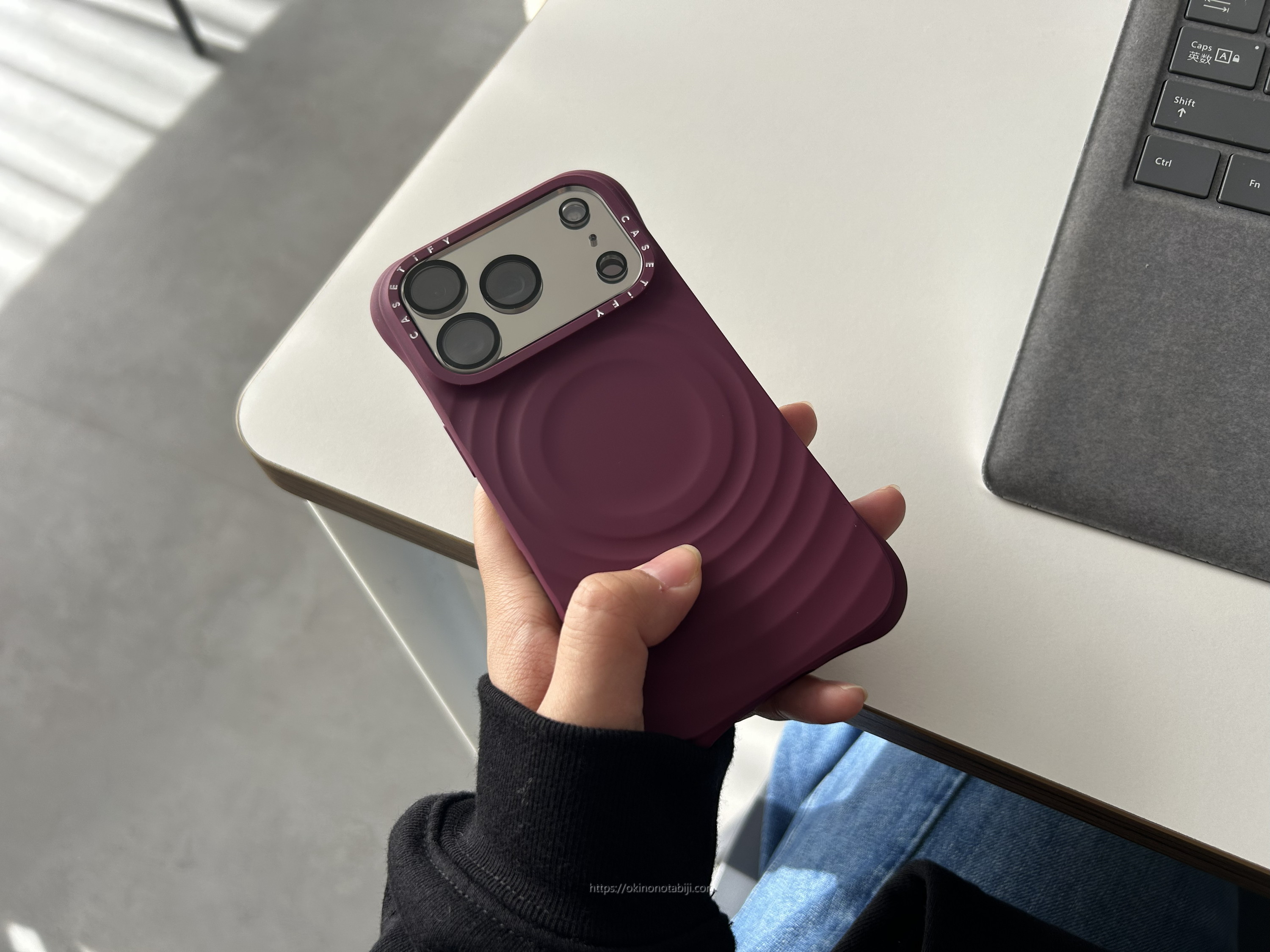 ウェーブシリコンケースの写真